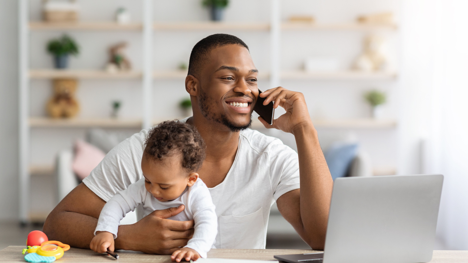 Congé de naissance : la France, bonne ou mauvaise élève en Europe ?