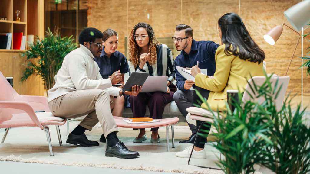 Une étude récente dément le supposé désintérêt des jeunes au travail