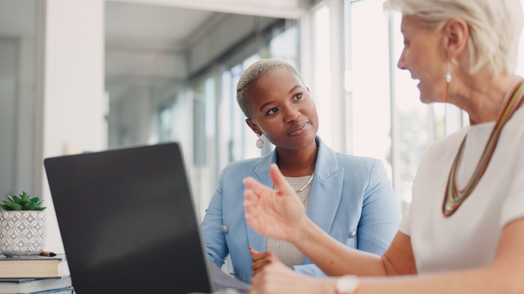 Employabilité des séniors : comment les (ré)intégrer sur le marché du travail ?