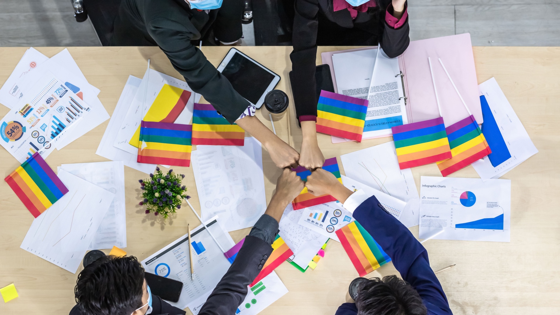 Inclusivité : 60 % des salariés LGBT+ en parlent désormais au travail
